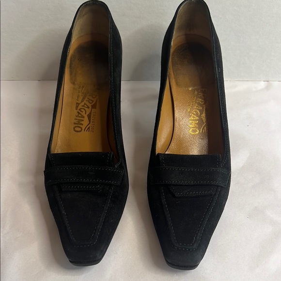 Feragamo Women´s Black Suede Loafers